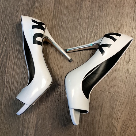 DKNY Peep Toe Plums - Picture 3 of 3